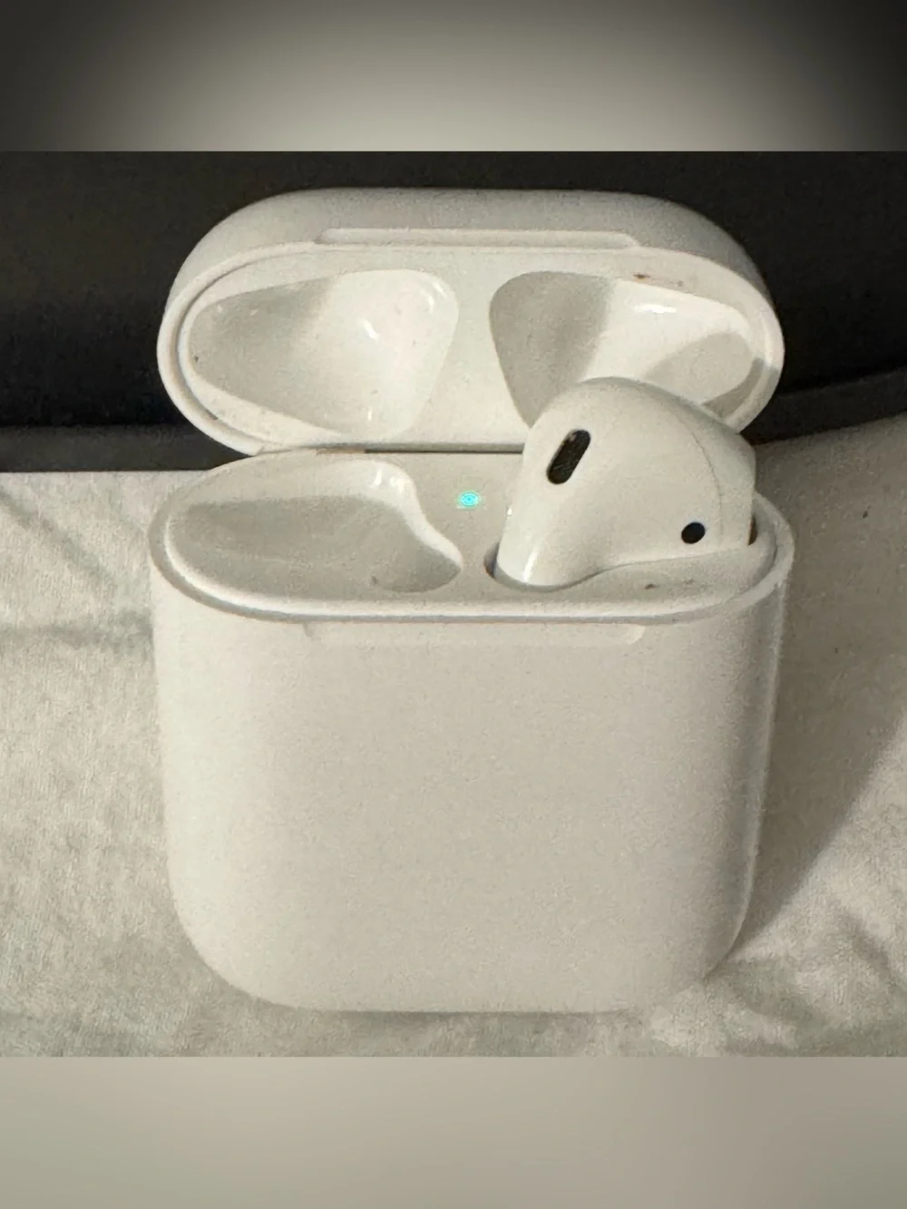 Apple AirPods 1st Gen RIGHT Earbud + 398 mAh EMC 2862 Charging Case